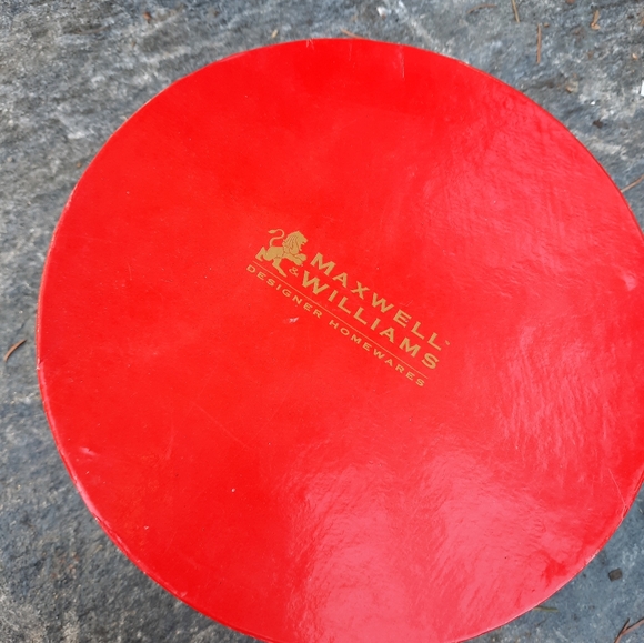 Maxwell and Williams vintage set of four Christmas mugs in box! - Picture 5 of 5